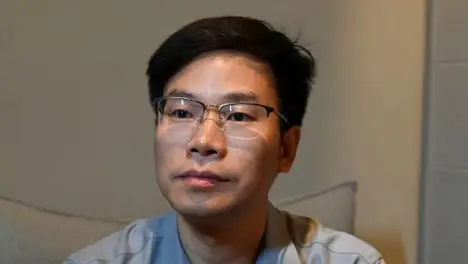 T1战队前期节奏压制，团队联动建立经济优势展现强大运营能力